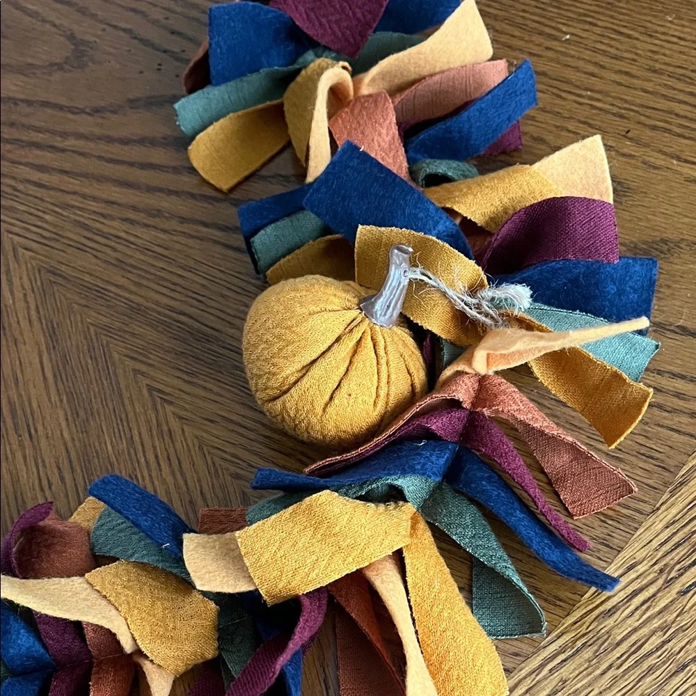 Ashland Velvet Fabric Garland with Orange and Brown Accents